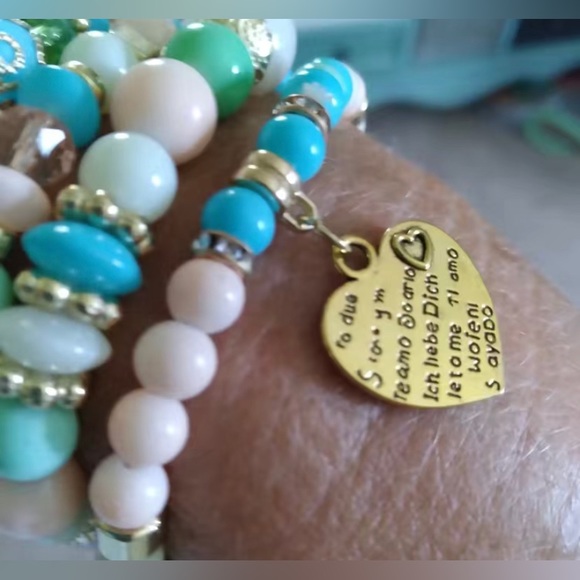 Beautiful Layered Bracelet Set. “I ❤️ U” on gold charm said in many languages - Picture 8 of 9